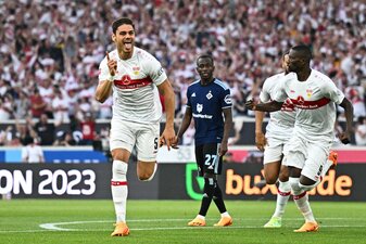 Konstantinos Mavropanos (l) sorgte beim VfB-Sieg gegen den HSV für den frühen Stuttgarter Führungstreffer. Konstantinos Mavropanos (l) sorgte beim VfB-Sieg gegen den HSV für den frühen Stuttgarter Führungstreffer.