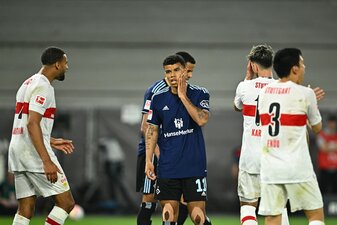 Der HSV geht mit einer schweren Hypothek ins Relegations-Rückspiel in Hamburg. Der HSV geht mit einer schweren Hypothek ins Relegations-Rückspiel in Hamburg.