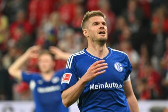 Hat seinen Vertrag nun doch nochmal verlängert: Schalkes Simon Terodde. Hat seinen Vertrag nun doch nochmal verlängert: Schalkes Simon Terodde.