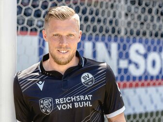 Hennings wechselt nach Sandhausen Hennings wechselt nach Sandhausen