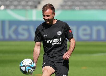 Hat bei Eintracht Frankfurt ein neues Arbeitspapier unterschrieben: Mario Götze. Hat bei Eintracht Frankfurt ein neues Arbeitspapier unterschrieben: Mario Götze.