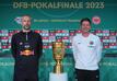 Marco Rose (l) und Oliver Glasnerstehen flachsen in der Pressekonferenz vor dem Pokalfinale.
