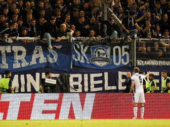 Klos weint, Fans sorgen für Chaos: Bielefeld zerlegt sich Klos weint, Fans sorgen für Chaos: Bielefeld zerlegt sich