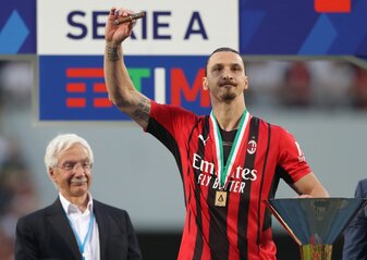 Ibrahimovic wurde vom AC Mailand verabschiedet. Ibrahimovic wurde vom AC Mailand verabschiedet.