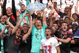 Der FC Bayern erreicht in höchster Not doch noch das selbstverständlich geglaubte Meisterschaftsziel. (Photo by Alexander Hassenstein/Getty Images) Der FC Bayern erreicht in höchster Not doch noch das selbstverständlich geglaubte Meisterschaftsziel. (Photo by Alexander Hassenstein/Getty Images)