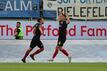 Wiesbadens Sascha Mockenhaupt (l) will sich die Haare abschneiden lassen.