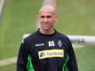 Gladbachs Trainer André Schubert muss die neuen Spieler schnell integrieren, die idealen Spielformationen finden und das Personalpuzzle gut lösen. Foto: Marius Becker