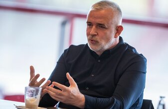 Bezweifelt, dass der 1. FC Union Berlin in der kommenden Saison die Champions-League-Spiele An der alten Försterei bestreiten kann: Unin-Prsäident Dirk Zingler. Bezweifelt, dass der 1. FC Union Berlin in der kommenden Saison die Champions-League-Spiele An der alten Försterei bestreiten kann: Unin-Prsäident Dirk Zingler.