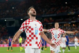 Kroatien schlägt die Niederlande mit 4:2 in der Verlängerung und zieht ins Nations-League-Finale ein. Kroatien schlägt die Niederlande mit 4:2 in der Verlängerung und zieht ins Nations-League-Finale ein.