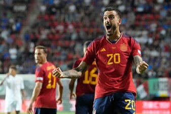 Joselu aus Spanien jubelt über sein Tor zum 2:1. Joselu aus Spanien jubelt über sein Tor zum 2:1.