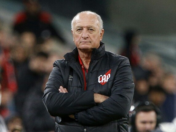 Scolari mit 74 zurück auf der Trainerbank