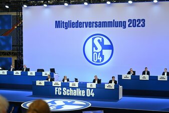 Trotz des sportlichen Misserfolgs verzeichnete Schalke einen Mitgliederzuwachs. Trotz des sportlichen Misserfolgs verzeichnete Schalke einen Mitgliederzuwachs.