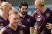 Ilkay Gündogan (M) beim Training der deutschen Fußball-Natiobalmannschaft.