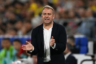 Bundestrainer Hansi Flick steht im Mittelpunkt der Kritik. Bundestrainer Hansi Flick steht im Mittelpunkt der Kritik.