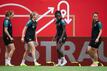 Sydney Lohmann (l-r), Laura Freigang, Nicole Anyomi und Sara Däbritz beim Training.