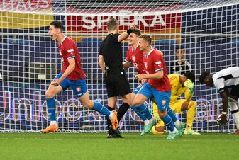 Tschechiens Martin Vitik (l) bejubelt sein Tor zum 2:1 gegen die deutsche U21-Nationalmannschaft. Tschechiens Martin Vitik (l) bejubelt sein Tor zum 2:1 gegen die deutsche U21-Nationalmannschaft.