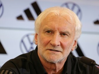 Völler zu Rassisten im Netz: "Eine Sauerei" Völler zu Rassisten im Netz: "Eine Sauerei"