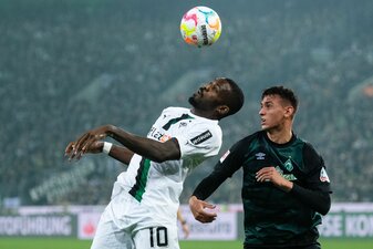 Der Italiener Fabio Chiarodia (r) wechselt von Bremen nach Mönchengladbach. Der Italiener Fabio Chiarodia (r) wechselt von Bremen nach Mönchengladbach.