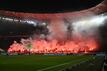 Stuttgarter Fans brannten vor der Partie gegen die Bayern mindestens 50 Bengalische Feuer ab.