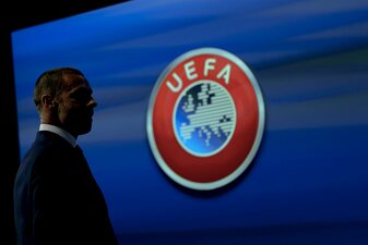 Nach Angaben der UEFA ist die Zulassung zu den Europapokal-Wettbewerben mit Auflagen verbunden. Nach Angaben der UEFA ist die Zulassung zu den Europapokal-Wettbewerben mit Auflagen verbunden.
