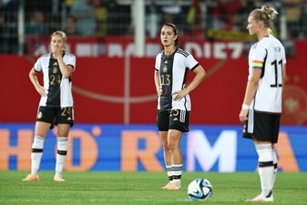 Die DFB-Frauen kassierten gegen Sambia eine herbe Niederlage. Die DFB-Frauen kassierten gegen Sambia eine herbe Niederlage.