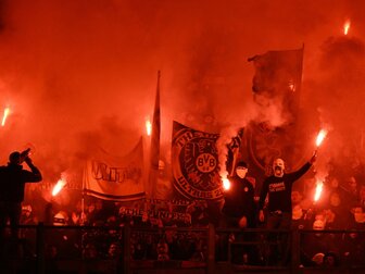 Geldstrafen für Schalke, Bayern und Dortmund Geldstrafen für Schalke, Bayern und Dortmund