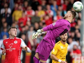 Wie einst Piplica: Torwart unterläuft Eigentor per Kopf