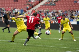 Hannovers Louis Schaub (M) erzielt das 1:0 gegen den FC Villarreal. Hannovers Louis Schaub (M) erzielt das 1:0 gegen den FC Villarreal.