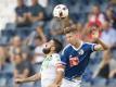 Sassuolos Francesco Magnanelli (l) im Duell um den Ball mit Cedric Itten vom FC Luzern. Foto: Urs Flueeler
<br>
<br>
<br>dpa-infocom GmbH