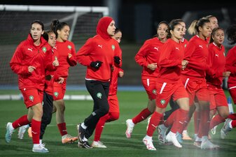 Nouhaila Benzina wird die erste Spielerin sein, die bei einer Frauen-WM einen Hidschab tragen wird. Nouhaila Benzina wird die erste Spielerin sein, die bei einer Frauen-WM einen Hidschab tragen wird.