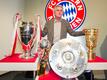 Der FC Bayern feiert sich und sein Triple von 2013, Jupp Heynckes wird emotional begrüßt.