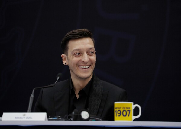 Ein Foto im Internet von Mesut Özil sorgt für Wirbel.
