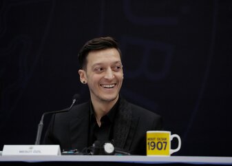Ein Foto im Internet von Mesut Özil sorgt für Wirbel. Ein Foto im Internet von Mesut Özil sorgt für Wirbel.