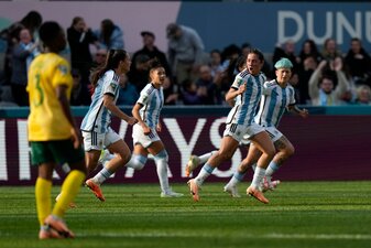 Argentiniens Fußballerinnen konnten eine Niederlage gegen Südafrika noch abwenden. Argentiniens Fußballerinnen konnten eine Niederlage gegen Südafrika noch abwenden.