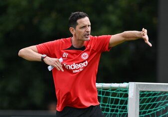 Die Elf von Dino Toppmöller kam beim Testspiel gegen Vitesse Arnheim nicht über ein 1:1-Remis hinaus. Die Elf von Dino Toppmöller kam beim Testspiel gegen Vitesse Arnheim nicht über ein 1:1-Remis hinaus.