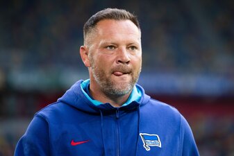 Herthas Trainer Pal Dardai blickt vor der Partie in die Runde. Herthas Trainer Pal Dardai blickt vor der Partie in die Runde.