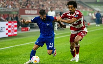 Die Hertha um Marco Richter (l) musste sich zum Auftakt in Düsseldorf geschlagen geben. Die Hertha um Marco Richter (l) musste sich zum Auftakt in Düsseldorf geschlagen geben.