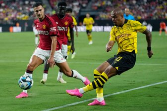 Borussia Dortmunds Donyell Malen in Aktion. Borussia Dortmunds Donyell Malen in Aktion.