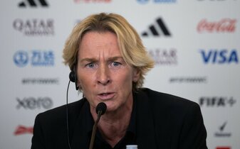 Bundestrainerin Martina Voss-Tecklenburg nimmt an einer Pressekonferenz teil. Bundestrainerin Martina Voss-Tecklenburg nimmt an einer Pressekonferenz teil.