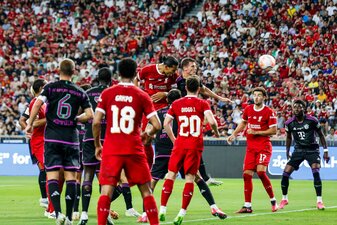 Die Bayern setzten sich gegen Liverpool nach einem 0:2-Rückstand noch mit 4:3 durch. Die Bayern setzten sich gegen Liverpool nach einem 0:2-Rückstand noch mit 4:3 durch.