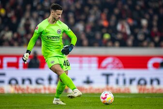 Frankfurts Torwart Diant Ramaj wechselt zu Ajax Amsterdam. Frankfurts Torwart Diant Ramaj wechselt zu Ajax Amsterdam.