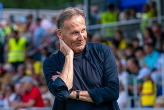 BVB-Geschäftsführer Hans-Joachim Watzke beim Testspiel gegen Westfalia Rhynern: Dem Verein wurde eine Rüge von der Bafin erteilt. BVB-Geschäftsführer Hans-Joachim Watzke beim Testspiel gegen Westfalia Rhynern: Dem Verein wurde eine Rüge von der Bafin erteilt.