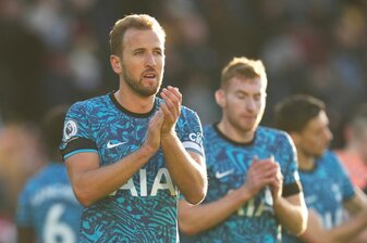 Der vom FC Bayern umworbene Harry Kane hat Tottenham Hotspur im letzten Testspiel vor dem Saisonstart als Kapitän angeführt. Der vom FC Bayern umworbene Harry Kane hat Tottenham Hotspur im letzten Testspiel vor dem Saisonstart als Kapitän angeführt.