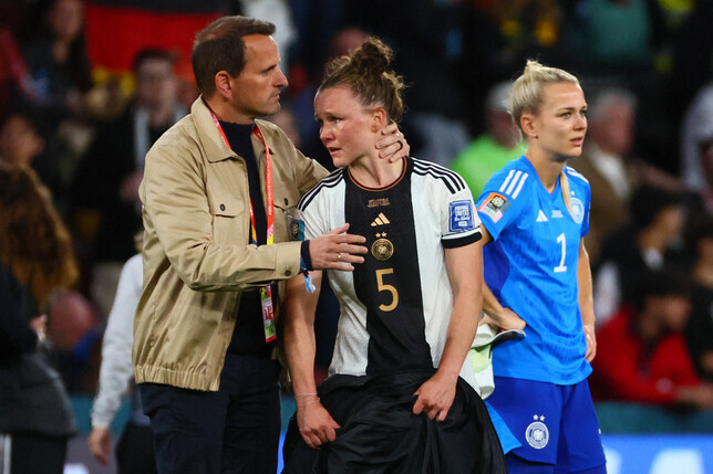 Die DFB-Frauen nach dem Vorrundenaus bei der WM. Foto von PATRICK HAMILTON/AFP via Getty Images