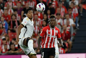Jude Bellingham (l) von Real Madrid und Nico Williams von Athletic Bilbao kämpfen um den Ball. Jude Bellingham (l) von Real Madrid und Nico Williams von Athletic Bilbao kämpfen um den Ball.