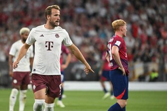 Bayerns Harry Kane läuft in Position. Bayerns Harry Kane läuft in Position.