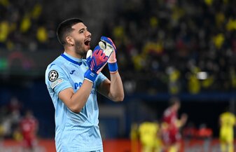 Verletzte sich im Ajax-Tor: Gerónimo Rulli (hier im Trikot vom FC Villarreal). Verletzte sich im Ajax-Tor: Gerónimo Rulli (hier im Trikot vom FC Villarreal).