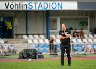 Trainer Holger Bachthaler und sein Team müssen wegen des Wetters kurz pausieren. Trainer Holger Bachthaler und sein Team müssen wegen des Wetters kurz pausieren.