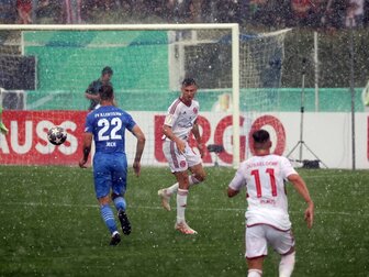 Düsseldorf trotzt Hagel und Illertissen Düsseldorf trotzt Hagel und Illertissen