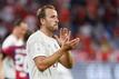 Bayerns Stürmerstar Harry Kane drückt den Engländerinnen bei der WM die Daumen.